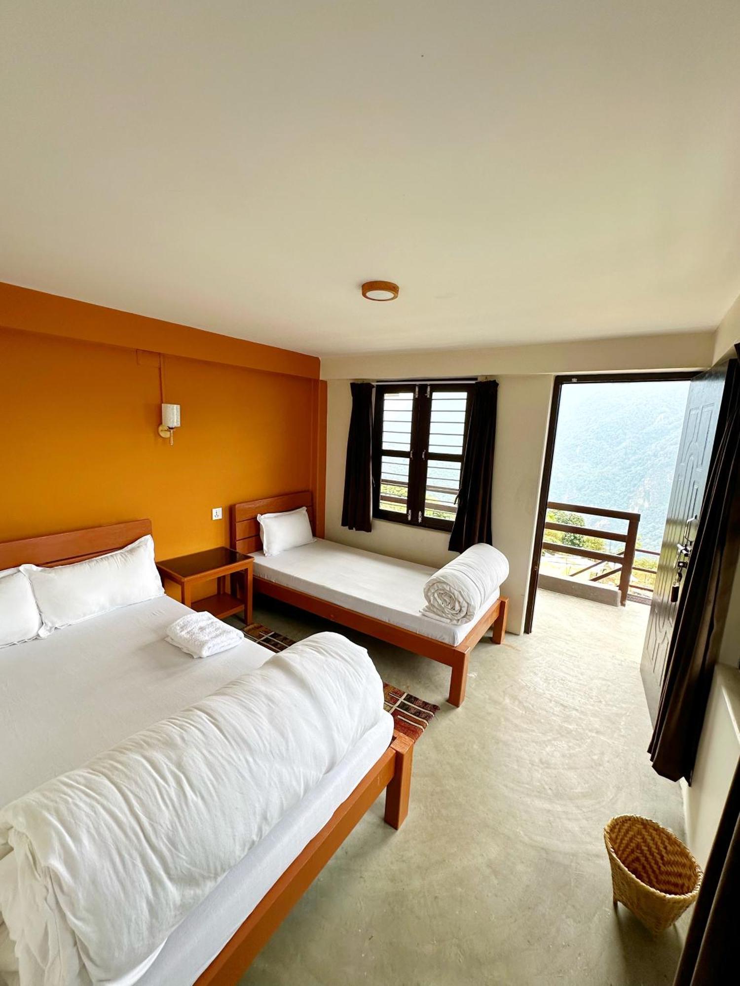 Hill Top Lodge Ghandruk Astam Exterior foto